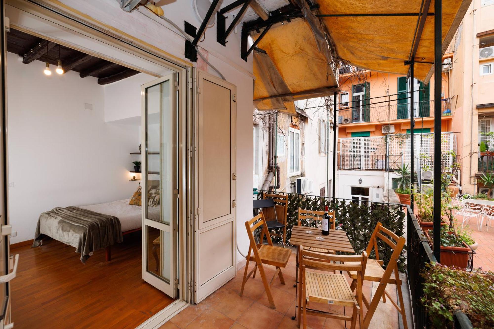 Gesu E Maria Balcony At Spanish Steps Apartment Rome