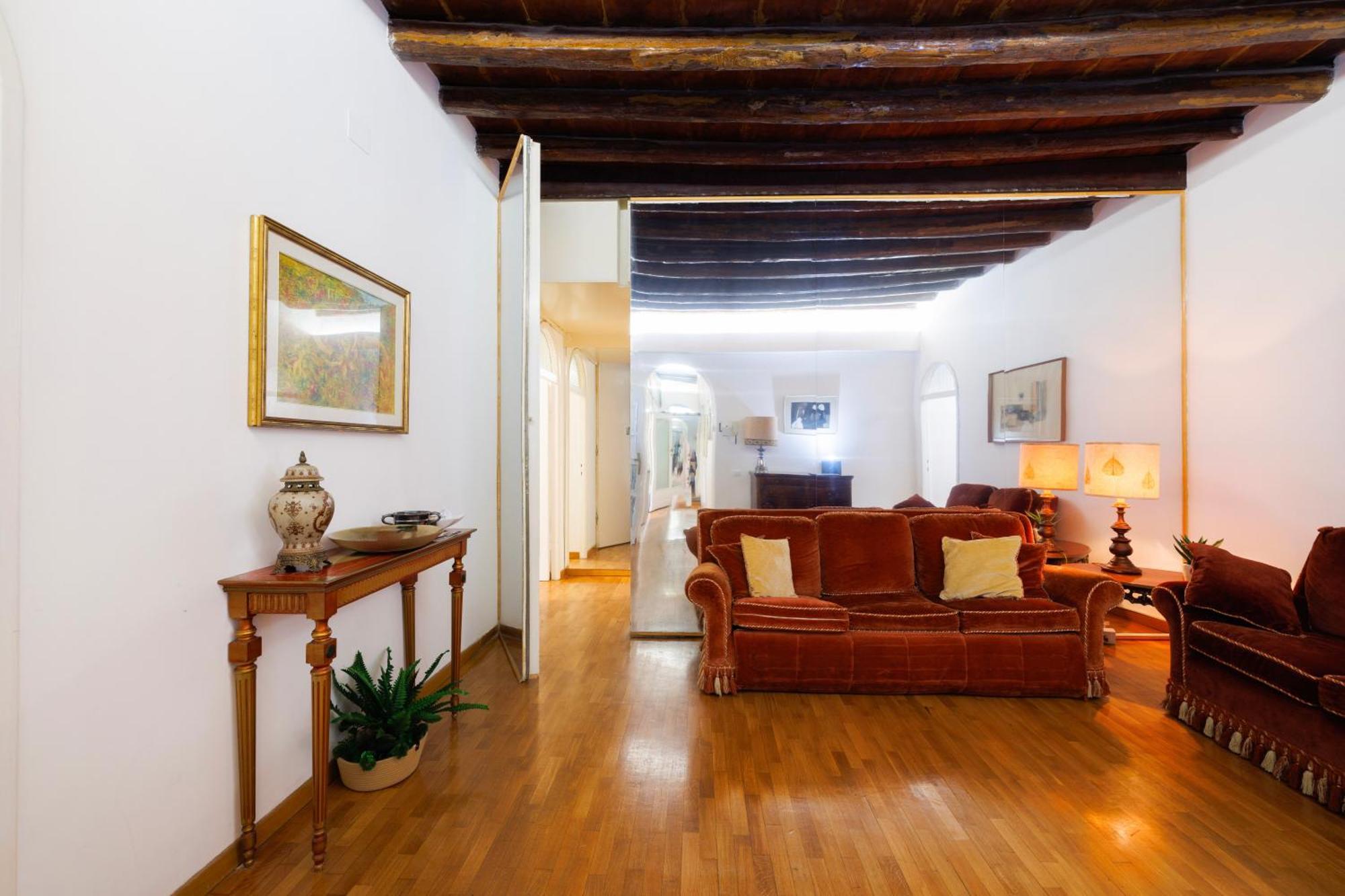 Gesu E Maria Balcony At Spanish Steps Apartment Rome